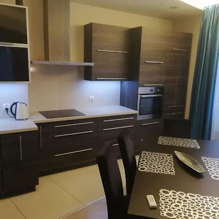 Apartament Karina ,centrum,blisko Plazy Miejsce Parkingowe Strzezone