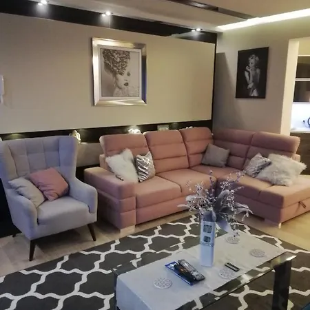Apartament Karina ,centrum,blisko Plazy Miejsce Parkingowe Strzezone
